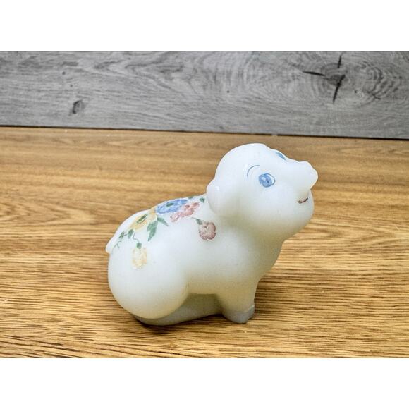 Fenton Glass Smiling Perky Pig Figurine White Satin Hand Painted Signed 3.5” - Picture 1 of 11